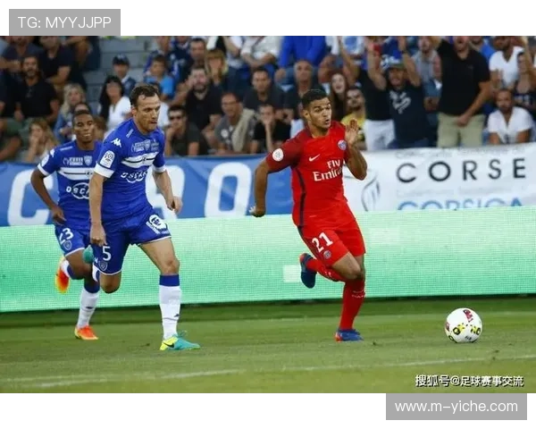 梅斯vs里尔比赛因天气中断半小时，草坪积水严重